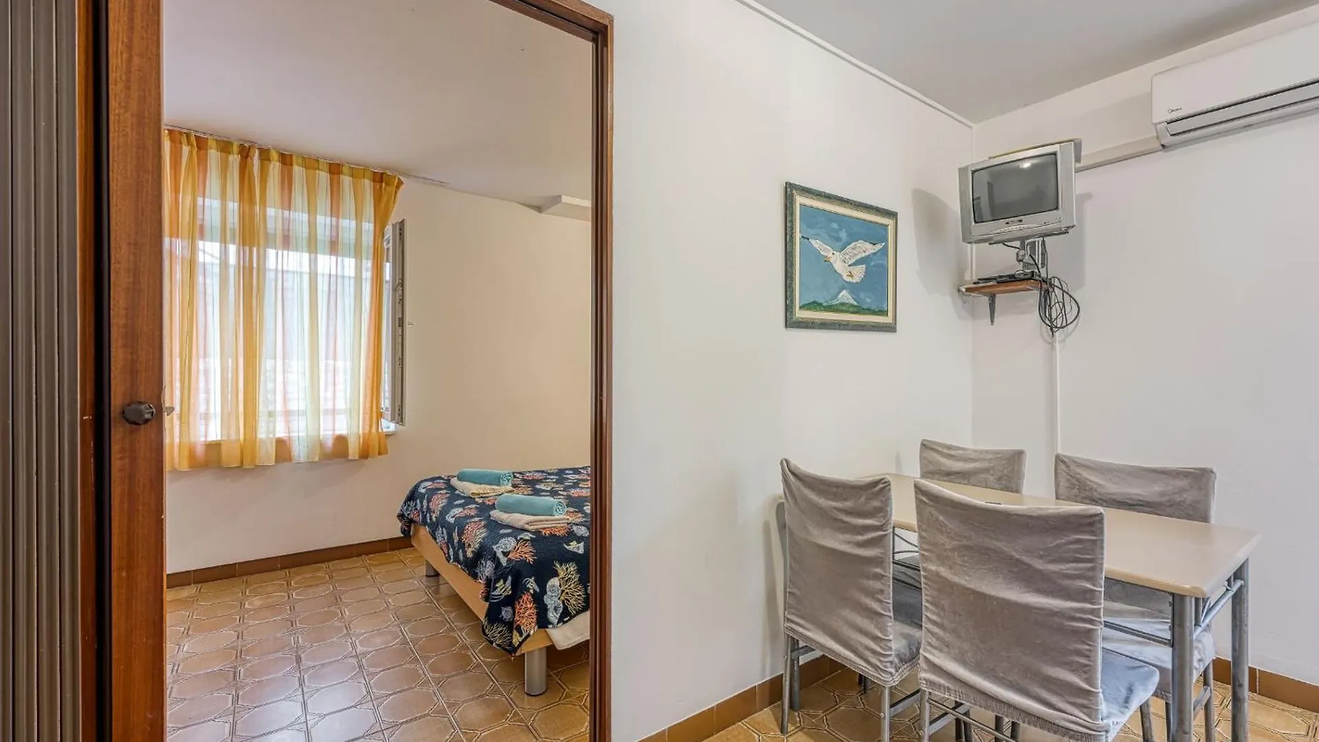 Apartments Kamelia Pula 3*,