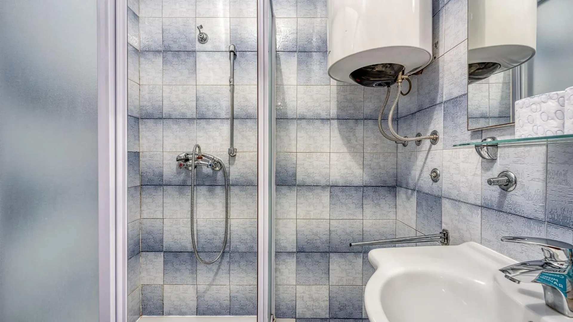 Apartments Kamelia Pula 3*,