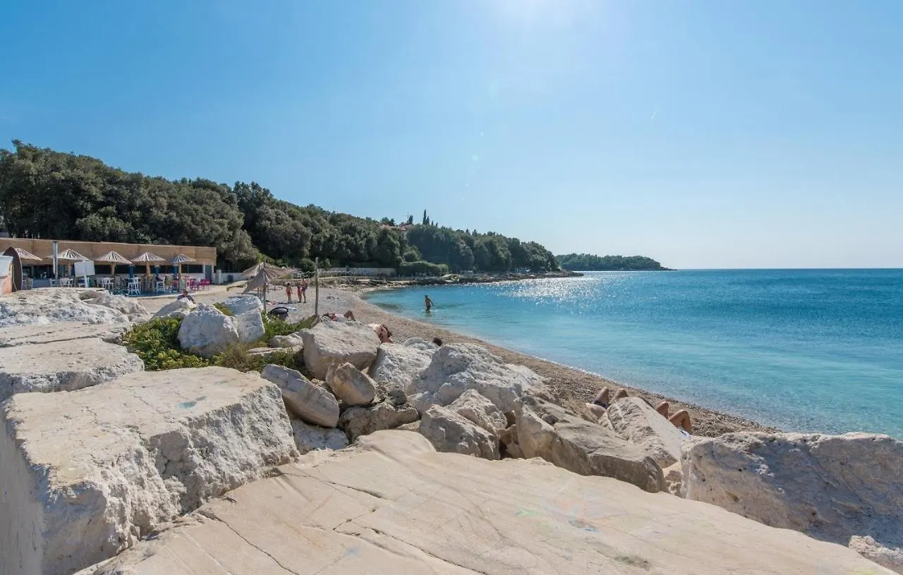 Affittacamere Apartments Kamelia Pola