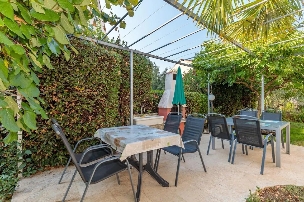 Apartments Kamelia Pola 3*,  Croazia