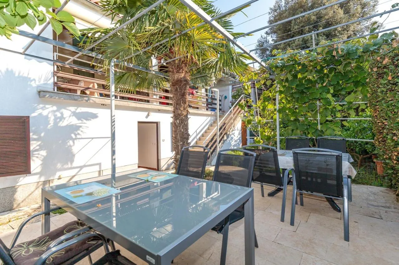 Affittacamere Apartments Kamelia Pola