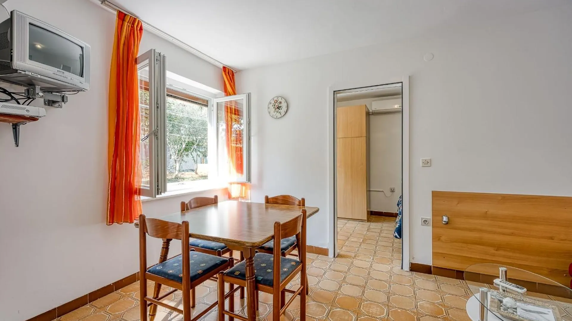 Affittacamere Apartments Kamelia Pola