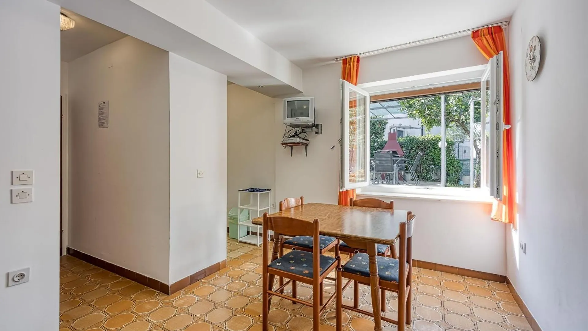Apartments Kamelia Pola